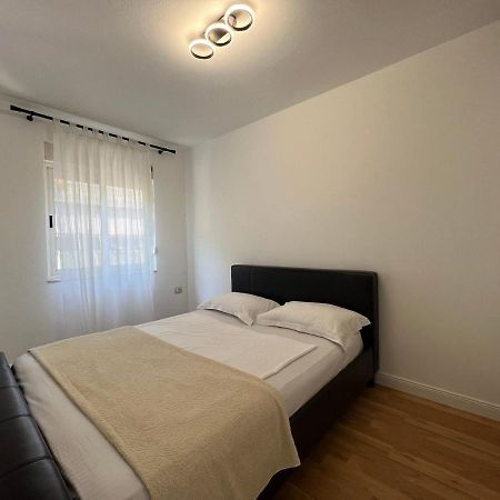 Lana Studio Apartment Tiranë Luaran gambar