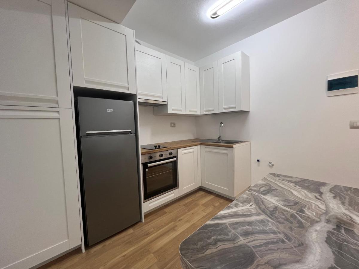 Lana Studio Apartment Tiranë Luaran gambar